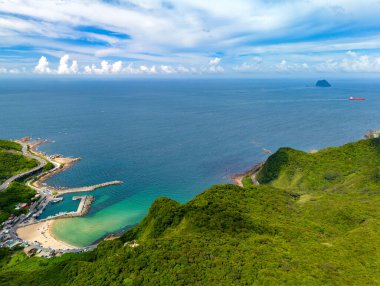 Uçsuz bucaksız denize doğru uzanan muhteşem pelerin. 