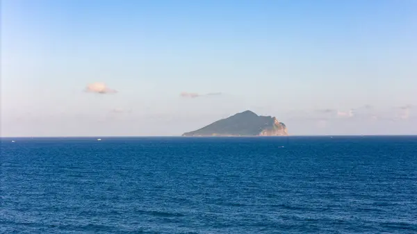 Geniş Okyanus ve Issız Ada Serene Blue Horizon