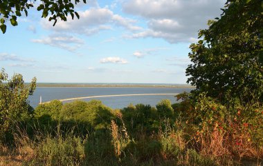 Kiev rezervuarında deniz feneri ve yapay tükürük.