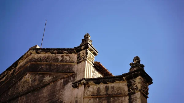 Detalhe Borda Templo Religioso Cristão Contra Céu Azul — Fotografia de Stock