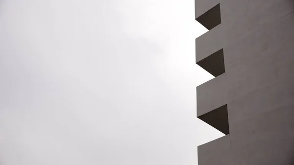 Бетонные Белые Балконы Обращенные Небу — стоковое фото
