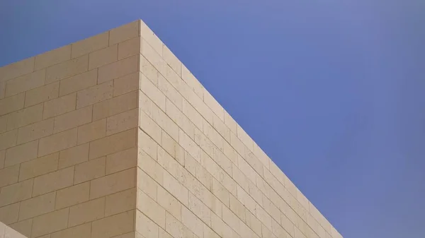 Gökyüzüne Karşı Taş Duvarların Köşesi — Stok fotoğraf