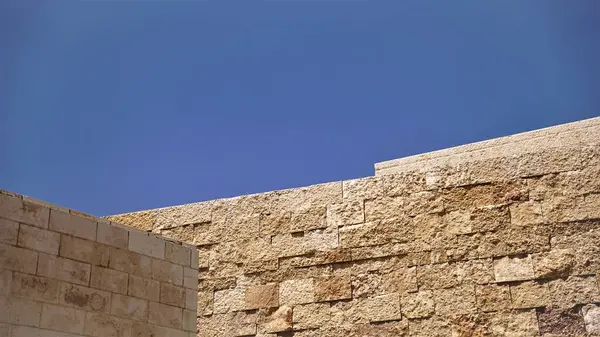 Parede Pedra Ângulo Contra Céu — Fotografia de Stock