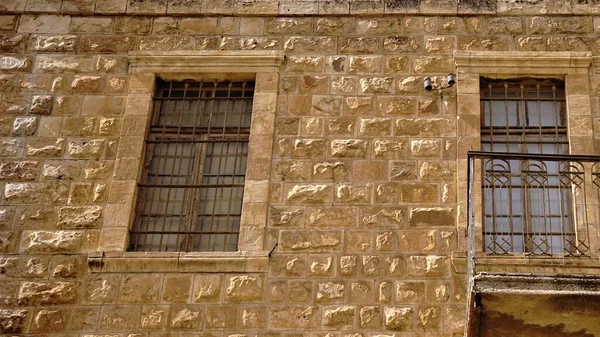 伝統的なアラブの家の石造りのファサード — ストック写真