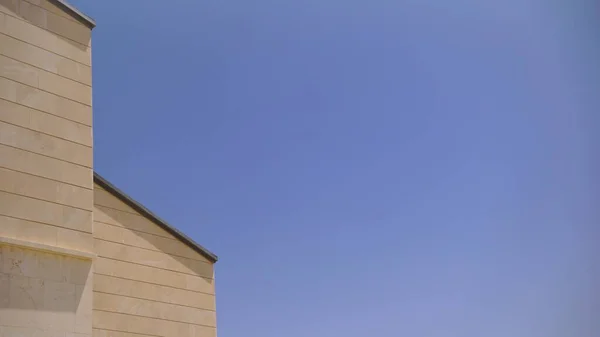 Minimalistische Hausfassade Gegen Den Himmel — Stockfoto