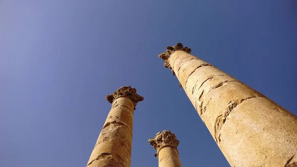 Silhueta Colunas Pedra Contra Céu — Fotografia de Stock