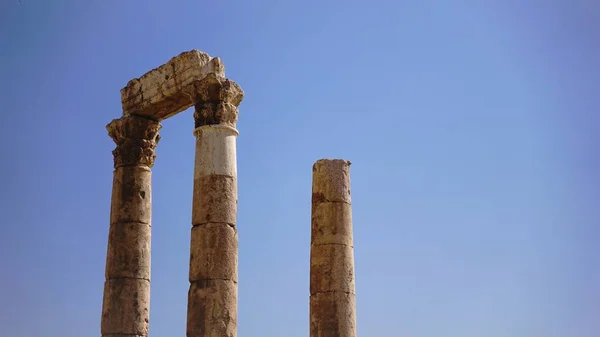 Columnas Piedra Romana Contra Cielo — Foto de Stock