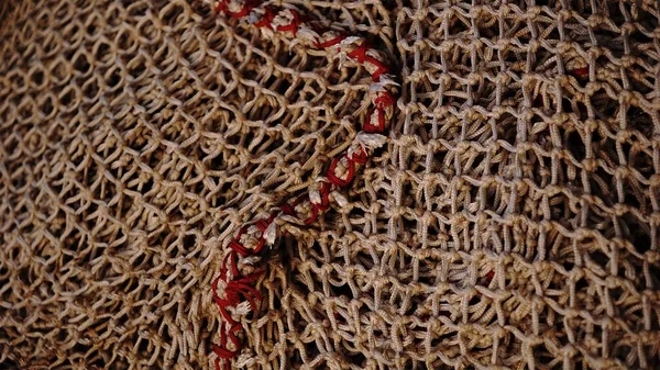 背景として縫い付けられた素朴な漁網 — ストック写真