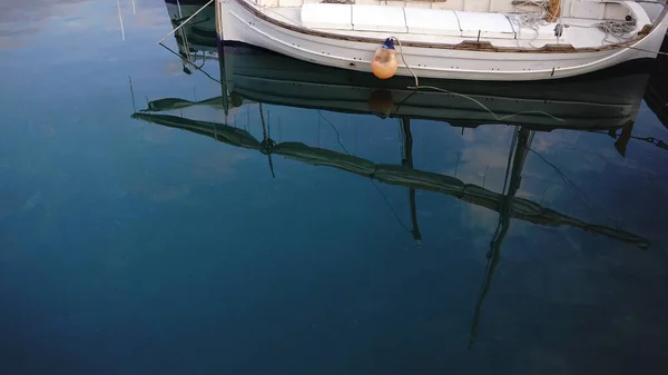 Reflection Water Wooden Sailing Boat — Stock Photo, Image