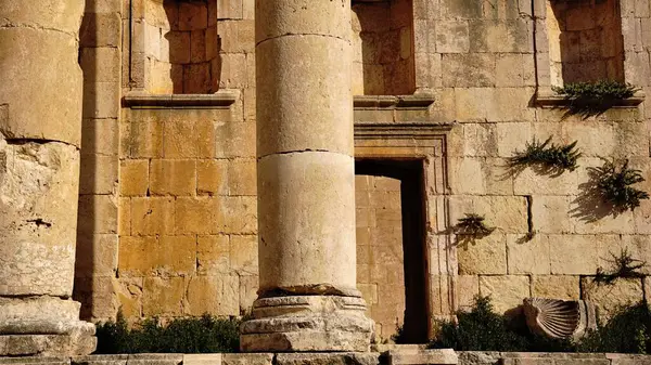 Ρωμαϊκή Πρόσοψη Κτιρίου Φόντο — Φωτογραφία Αρχείου