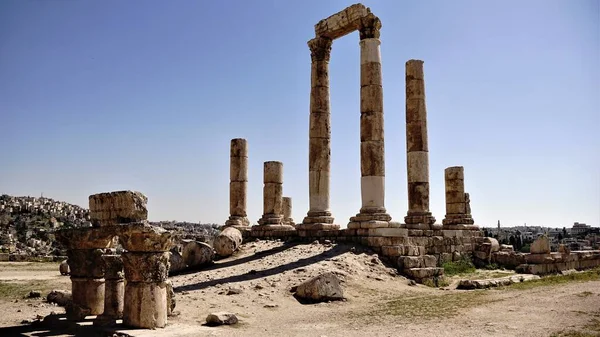 Римские Руины Над Городом Амман — стоковое фото