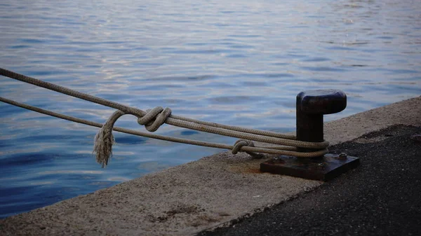 Limanda Bir Demir Bağlantı Noktası — Stok fotoğraf