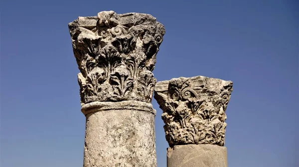 Capiteles Piedra Columnas Contra Cielo — Foto de Stock