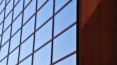 Modern cam ve çelik bina