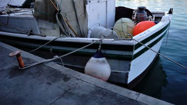 Limanda tamponlu bir teknenin omurgası.