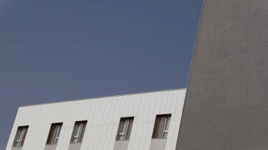 Gökyüzüne karşı cephe inşa etmenin soyut arkaplanı