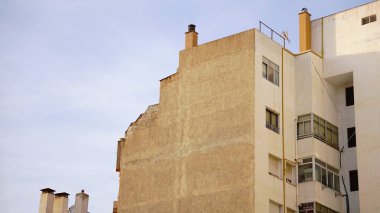 Arka cephedeki apartmanlar