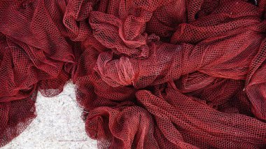 Kırmızı balık ağı arka plan olarak dalgalanıyor