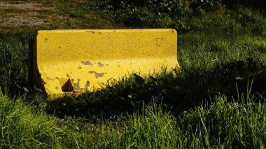 Sarı Jersey beton bariyeri