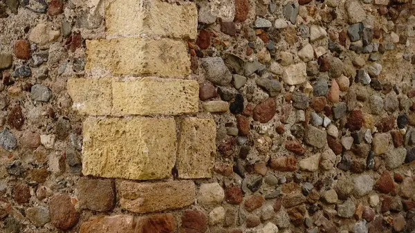 Arkaplan olarak kaya duvarının köşesi