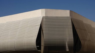 Gökyüzüne karşı minimalist cephe