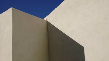 Duvarlar ve ışık arasındaki geometriler