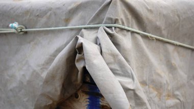 Branda bezi bağlı nesneyi kaplıyor