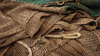 Arka plan olarak balık ağları ve ipler