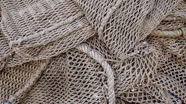 arkaplan olarak istiflenmiş balık ağı