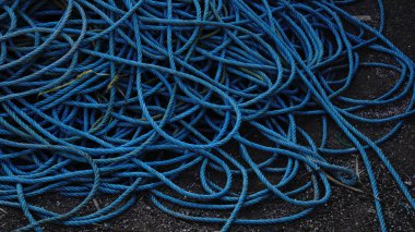 arkaplan olarak büyük karışık mavi ip