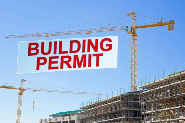 テキスト タワークレーンや建設現場で建築活動や建設業界での建築許可の概念 — ストック写真