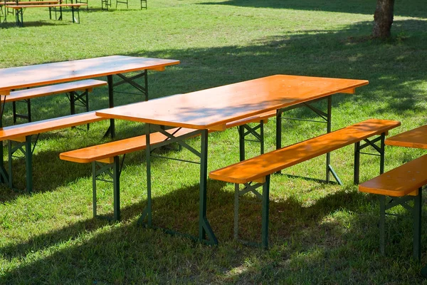 Wooden Picnic Table Green Meadow Public Park Trees — Stock Photo, Image