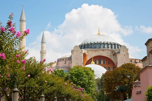 İstanbul, Sultanahmet ve Türkiye 'deki Ayasofya Camii' nin güzel manzarası