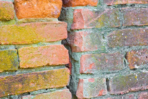 Nebezpečná Stará Cihlová Zeď Prasklá Poškozená Důsledku Poruchy Konstrukce Opadnutí — Stock fotografie