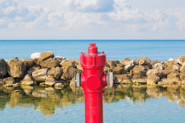 Improbable Hydrant Seaside Plenty Water Concept Image — Zdjęcie stockowe
