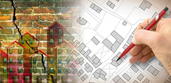 Pared Ladrillo Agrietado Con Una Casa Colores Dibujada Mapa Catastral —  Fotos de Stock