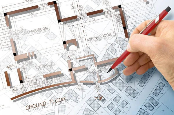 Architekt Rysujący Projekt Budynku Mieszkalnego Wyimaginowanej Mapie Katastralnej Terytorium Budynkami — Zdjęcie stockowe