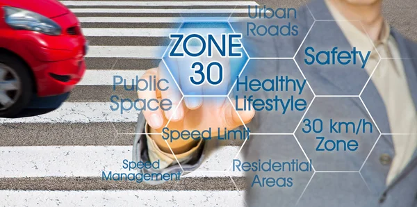 車のための道路から人々のための道路 歩行者の交差点と車と都市圏30の概念 — ストック写真