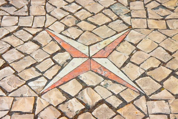 Traditioneller Portugiesischer Boden Aus Kleinen Steinstücken Mit Navigationskompass Symbol Portugal — Stockfoto