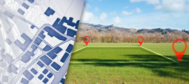 Arazi yönetimi - boş bir arazi ve buğday tarlasında bulunan yalnız bir ağaç ile emlak kavramı satış ve hayali kadastro haritası için konut alanı inşaatında kullanılabilir.