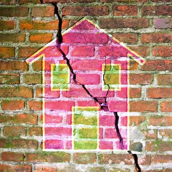 Παλιά Βαθιά Ραγισμένο Τοίχο Από Τούβλα Ένα Χρωματιστό Σπίτι Που — Φωτογραφία Αρχείου