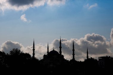 Günbatımında İstanbul Boğazı 'ndan Ayasofya Camii manzarası çok güzel - arka planda fotoğrafçılık (İstanbul, Sultanahmet, Türkiye)