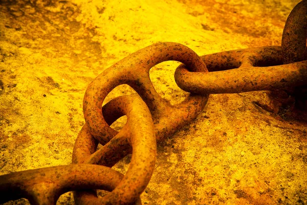 Detail Old Rusty Metal Chain Anchored Concrete Block Toned Image — Stock Photo, Image