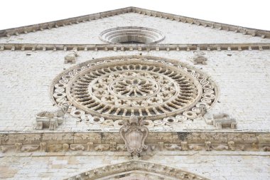 Ortaçağ İtalyan gülü penceresi taş bir duvara karşı - İtalya - Saint Francesco Assisi Kilisesi