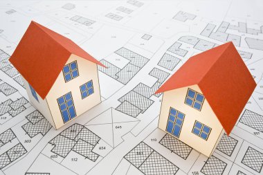 Binaların olduğu kadastro haritası, bina arsası ve ev inşaatı için ücretsiz arazi paketi - ev modeli ile etkinlik ve izin kavramı