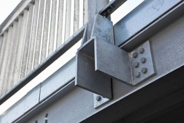 Yeni bir özelleştirmenin ayrıntıları prefabrik korkuluk, çelik marangozluk sütunlar, çelik kirişler ve galvanize çelik cıvatalar - çelik bileşenler ve kaynaklı ve cıvatalı çelik flanş