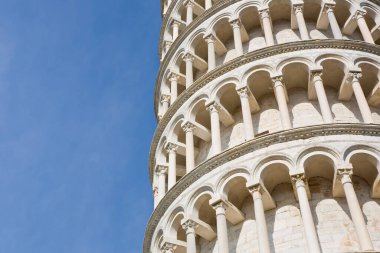 Meşhur Eğik Kule, kirliliğin zararından tamamen arınmıştır (İtalya - Toskana - Pisa)