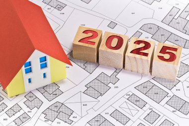 2025 Gayrimenkul Planlama - İnşaat ve inşaat sektöründe iş kavramı - Yeni finans yılı ve ev modeli ile Bütçe 2025 kavramı