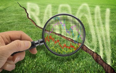 Doğal radyoaktif radon gazı topraktan çıkar - yeşil çimenlik, büyüteç ve gaz ölçüm grafiği kavramı.