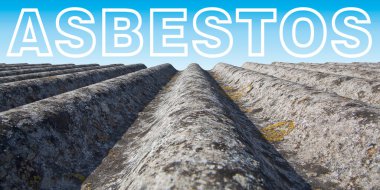 ASBESTOS TEXT Bina ve inşaat endüstrisinde tehlikeli materyaller olan kıvrımlı asbest panellerden yapılmış eski ve yaşlı bir ASBESTOS Çatı